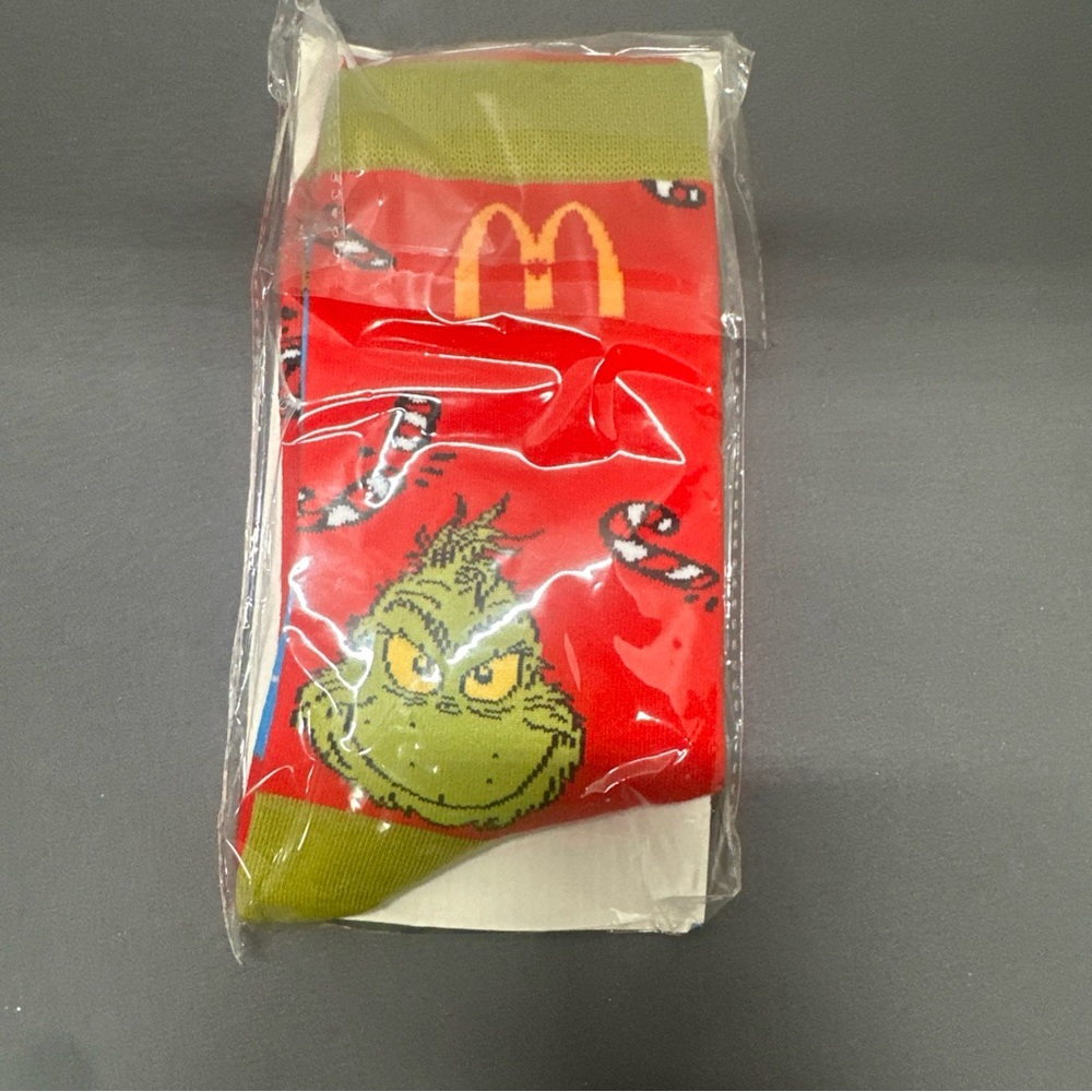 Mcdonalds Canada Exclusive Promo Grinch Mismatch Christmas Socks Brand New